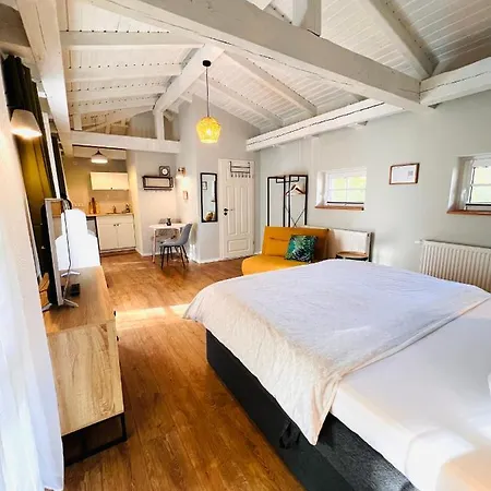 Am Historischen Bahnhof In Check In Mit Schluesselbox Гостевой дом 3*