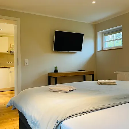 Am Historischen Bahnhof In Check In Mit Schluesselbox