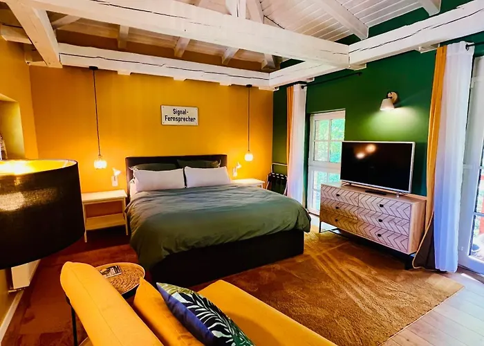 Am Historischen Bahnhof In Check In Mit Schluesselbox